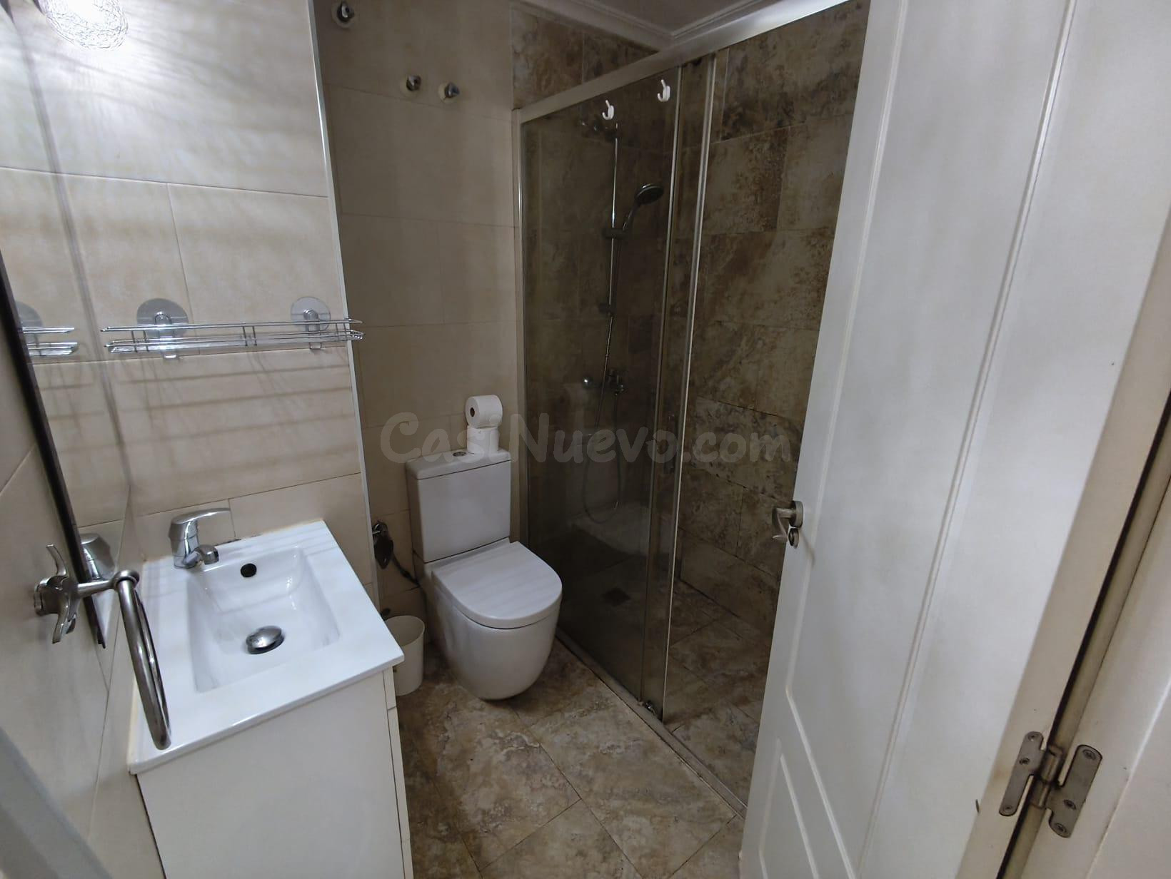 SE ALQUILA POR LARGO TIEMPO APARTAMENTO DE 2 DORMITORIOS 1 B - foto 5