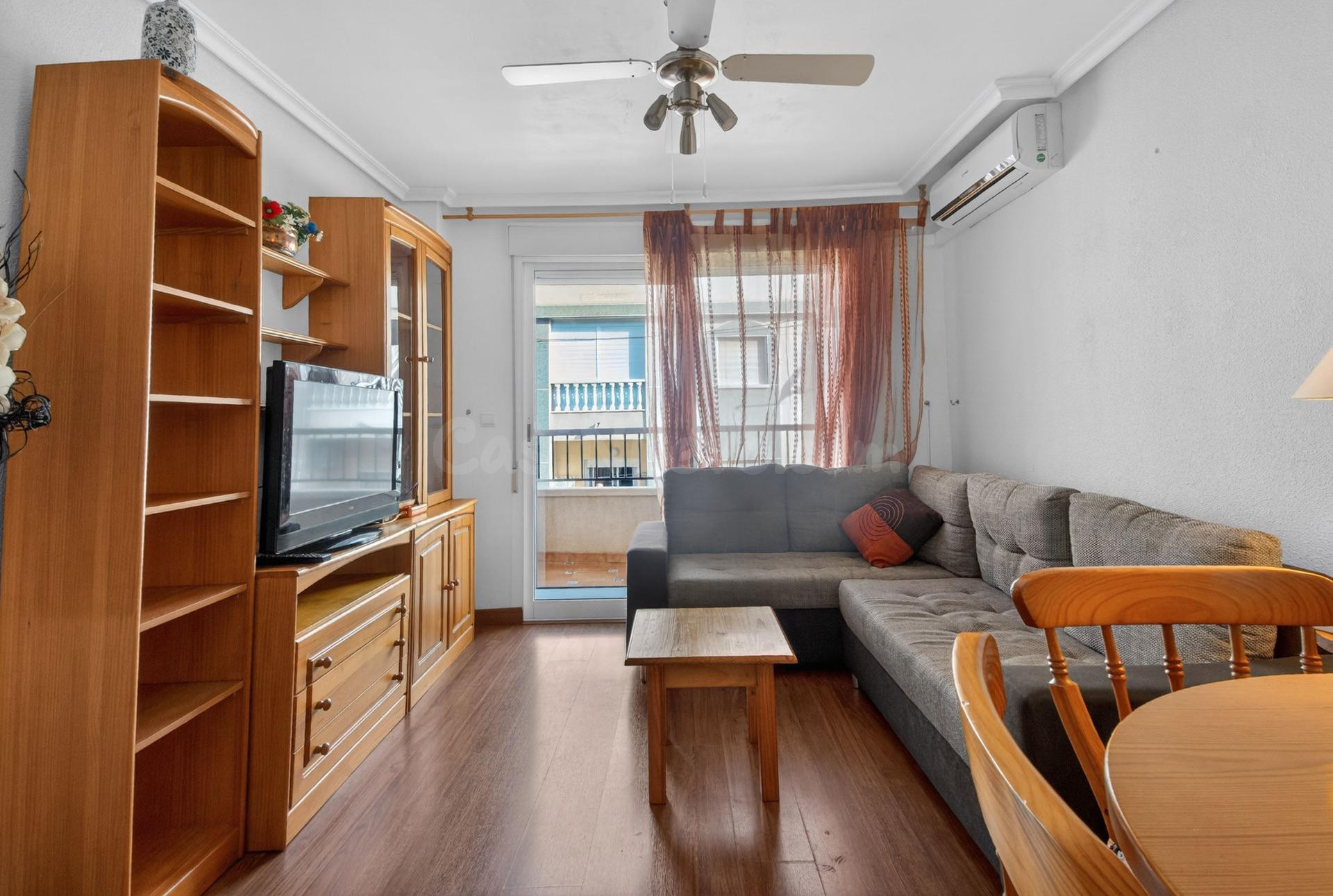 Se vende piso de 2 dormitorios y 1 baño cerca del Parque de Las Naciones en Torrevieja