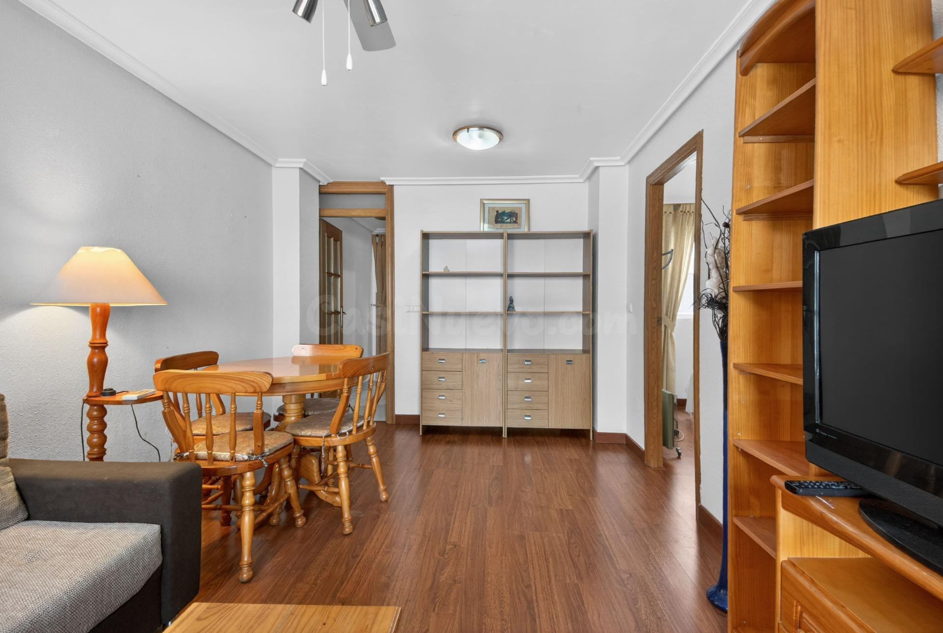 Se vende piso de 2 dormitorios y 1 baño cerca del Parque de  - foto 5