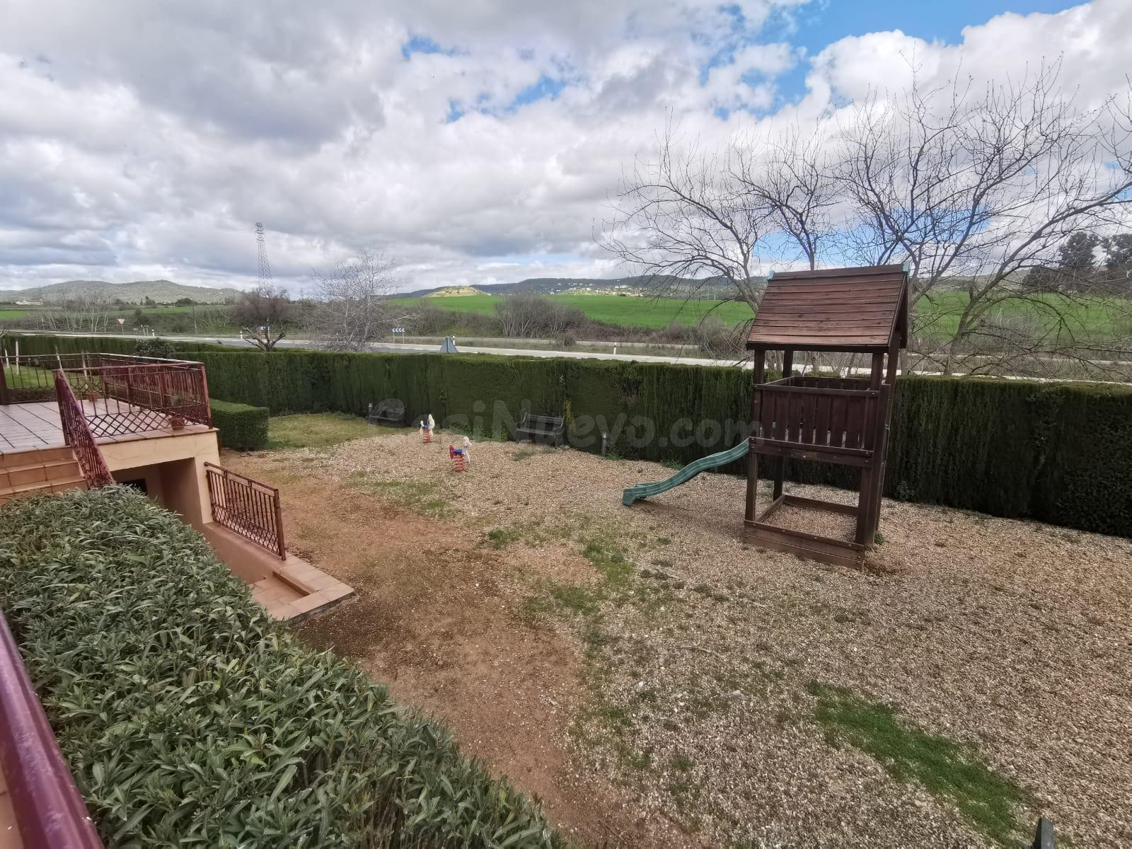 GRAN CASA EN URBANIZACION DE ALCOLEA - foto 15