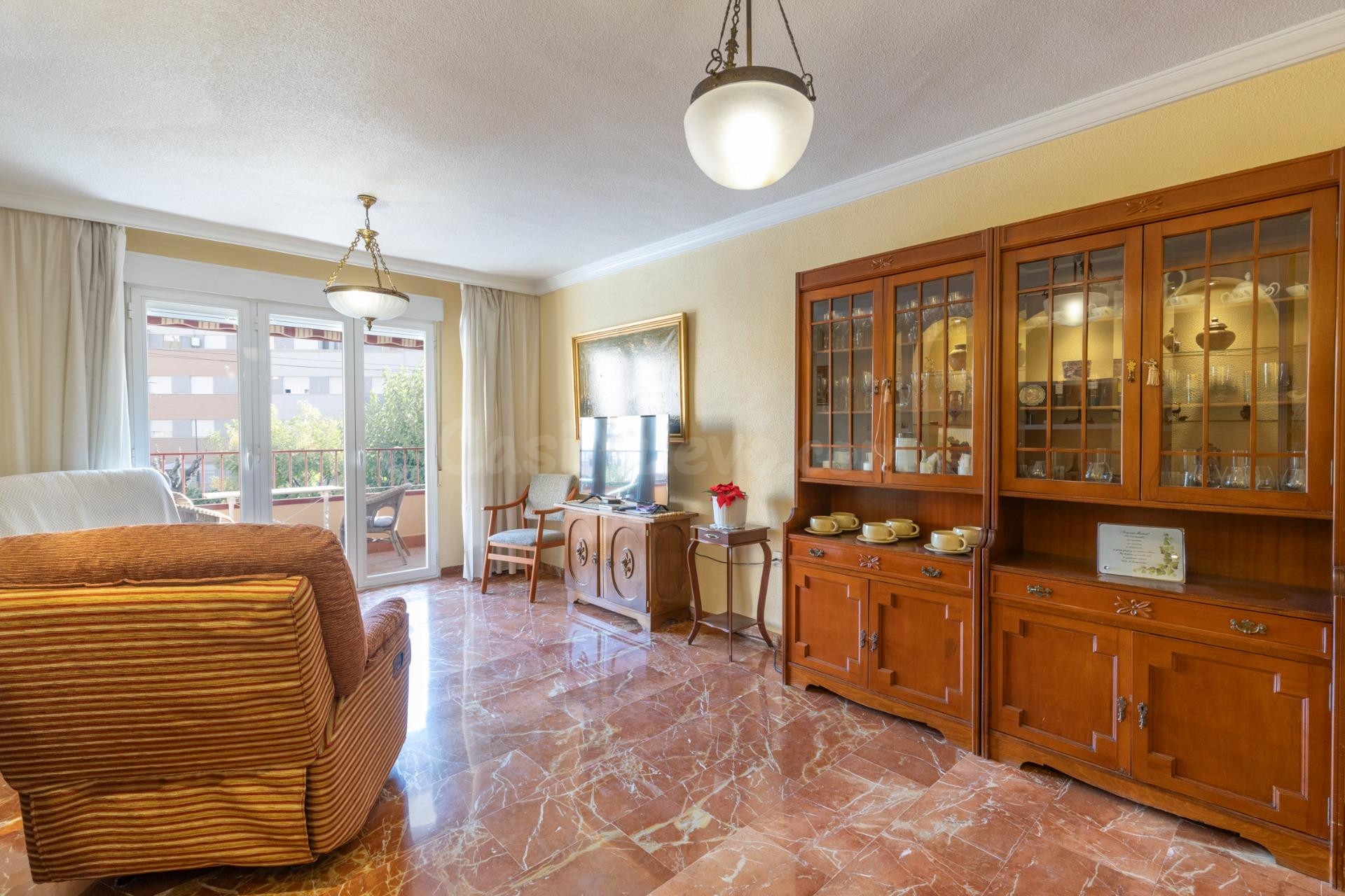 Amplio piso de 4 dormitorios en la prestigiosa urbanización  - foto 2