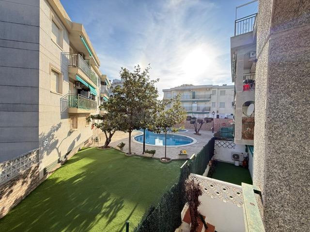 Apartamento a 700 m de la playa con piscina comunitaria - TORREDEMBARRA-