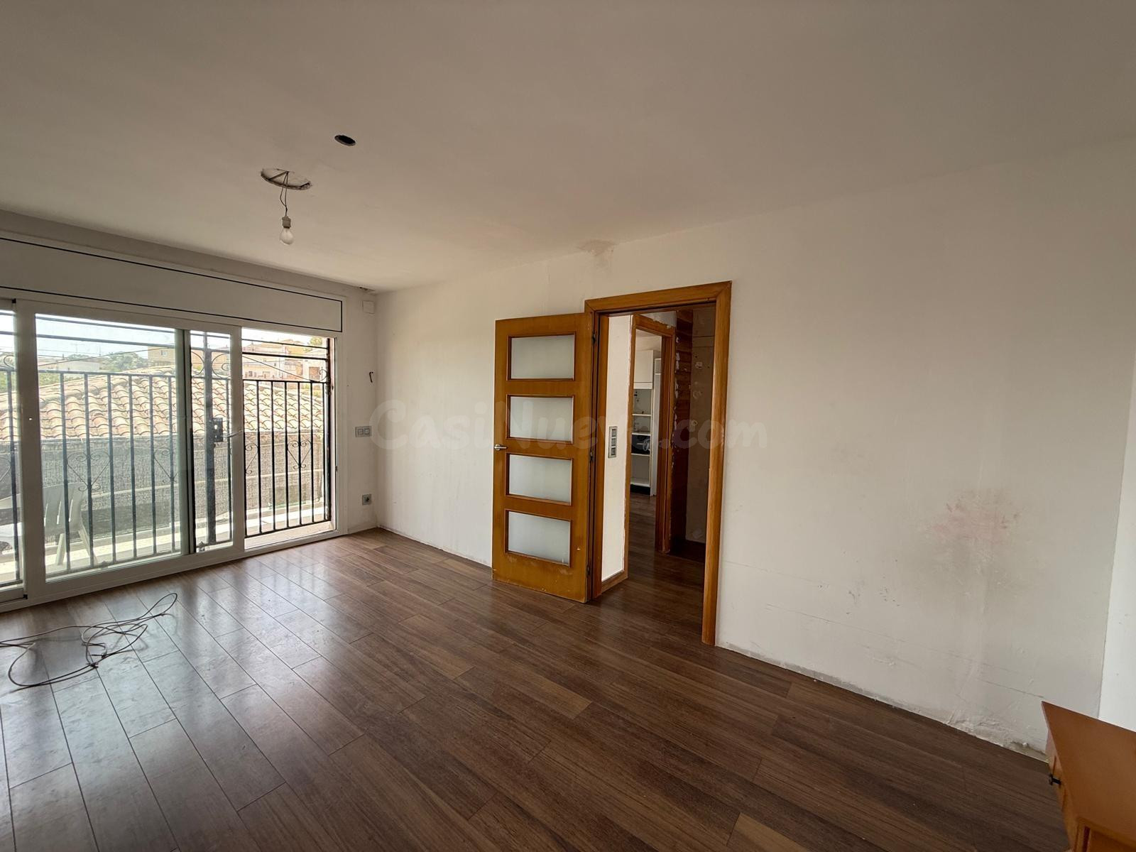 Chalet con jardín privado y gran potencial en La Pobla de Mo - foto 2