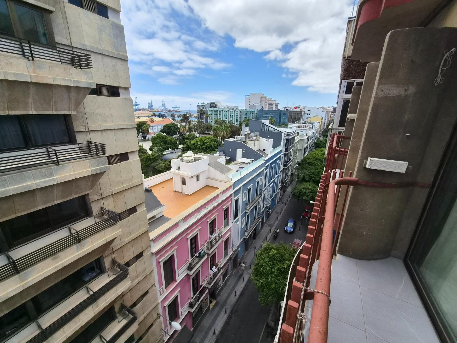 ¡APARTAMENTO EN VENTA CON VISTAS AL MAR/PUERTO Y AL PARQUE SANTA CATALINA!