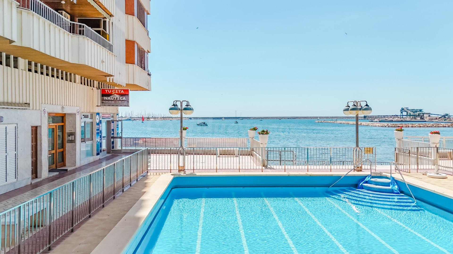 se vende un piso de 3 dormitorios y 2 baños en primera linea - foto 5