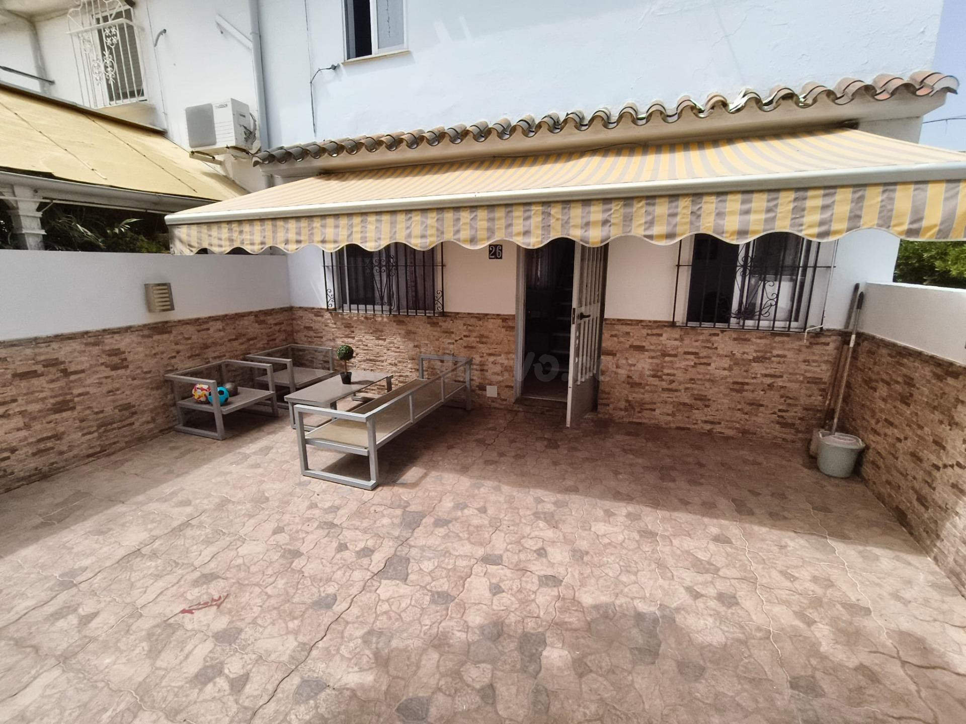Casa adosada en esquina a 1 km de la playa de Palmones - foto 4