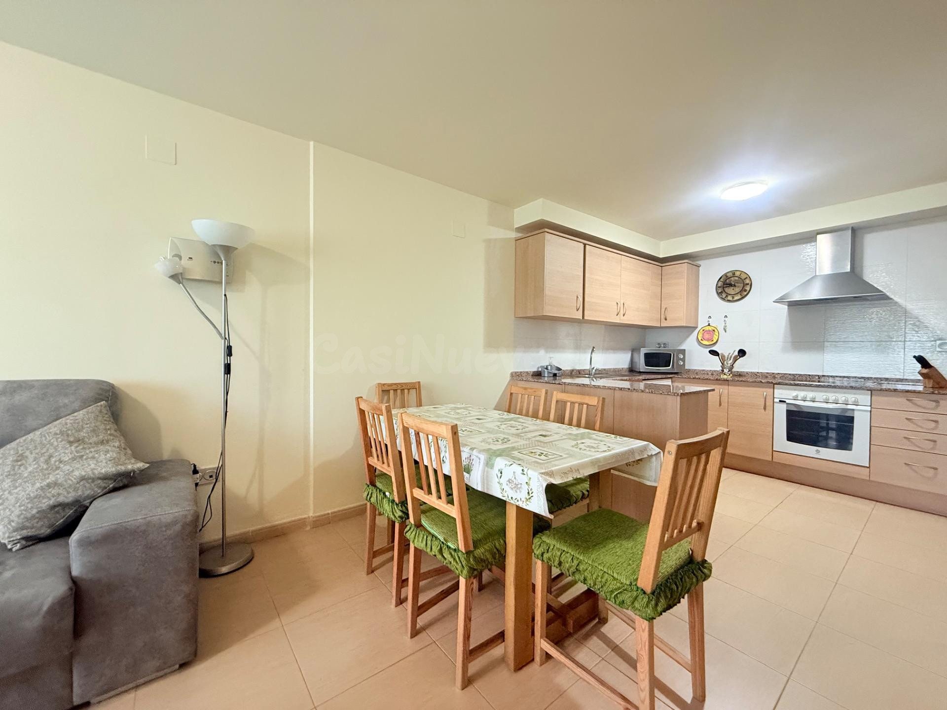 Acogedor y luminoso, apartamento en Camarles.