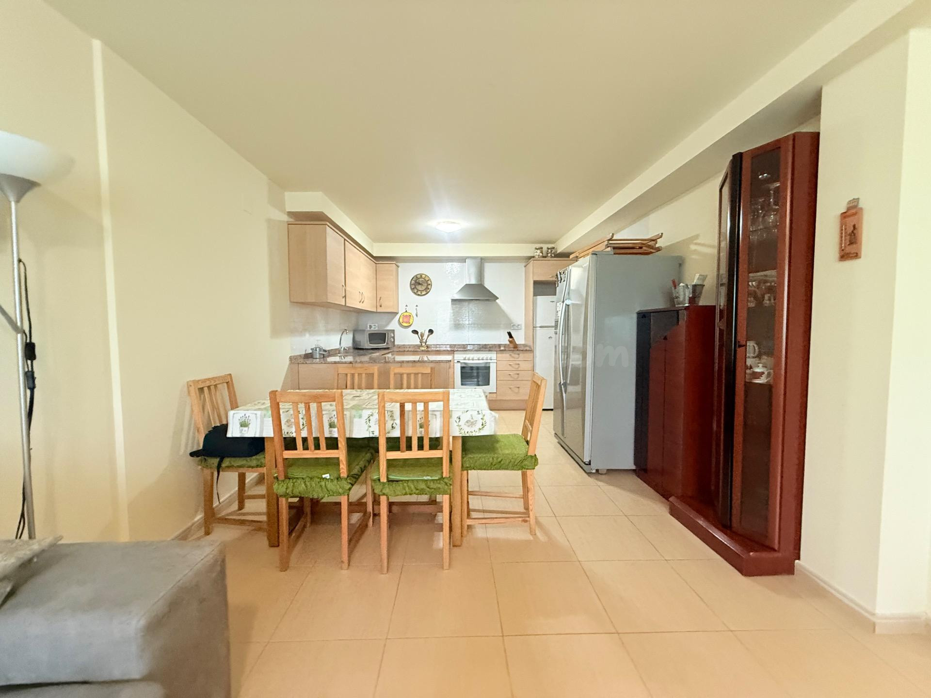 Acogedor y luminoso, apartamento en Camarles. - foto 3