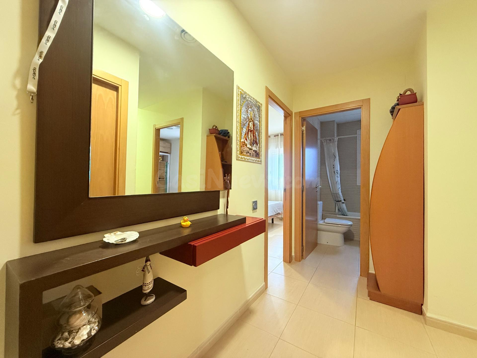 Acogedor y luminoso, apartamento en Camarles. - foto 4