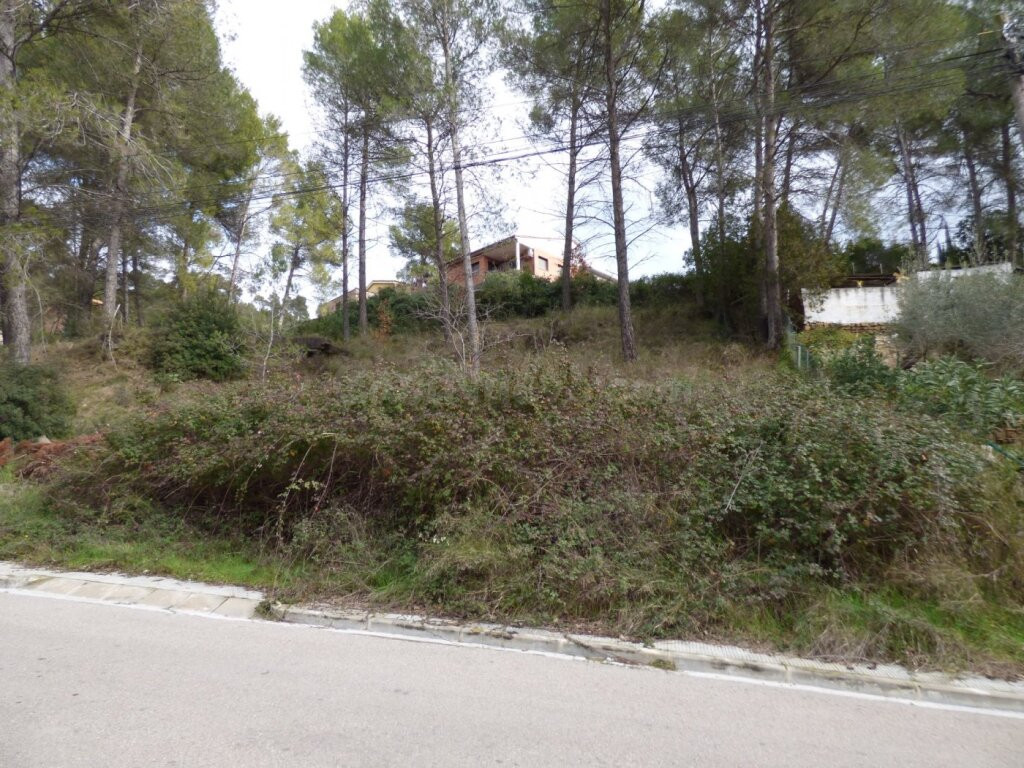 TERRENO URBANIZABLE CON IMPRESIONANTES VISTAS EN CASTELLGALÍ - foto 2