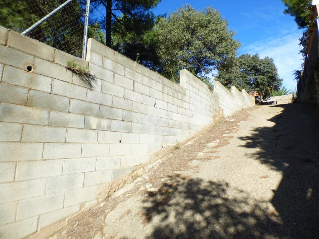 TERRENO URBANO EN CASTELLNOU DE BAGES SEMIPLANO DE 854M2 - foto 2