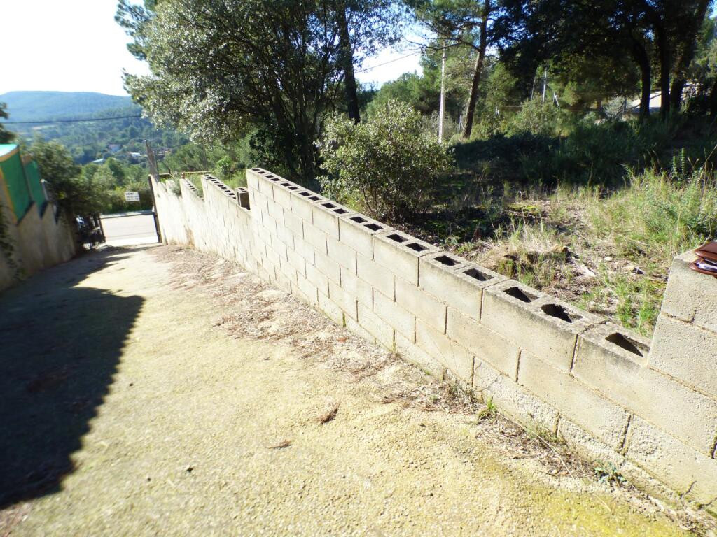 TERRENO URBANO EN CASTELLNOU DE BAGES SEMIPLANO DE 854M2 - foto 3