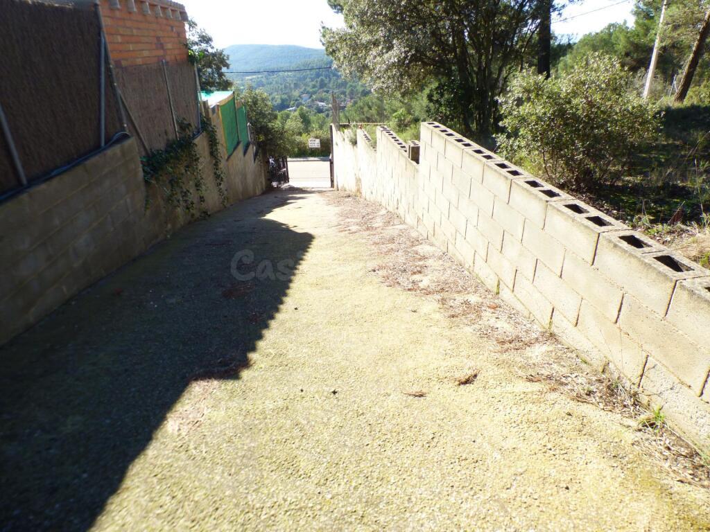 TERRENO URBANO EN CASTELLNOU DE BAGES SEMIPLANO DE 854M2 - foto 4