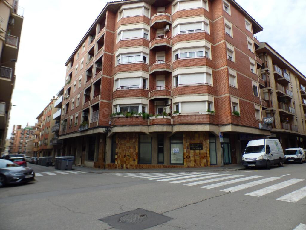 Local comercial esquinero en la zona de Poble Nou