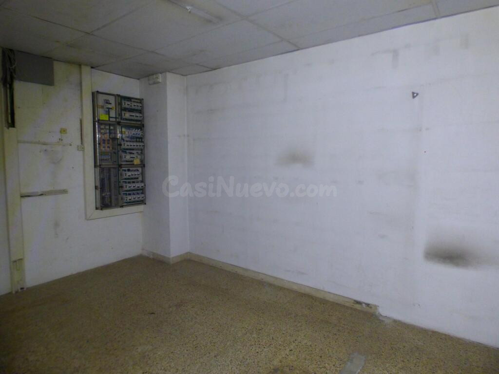 Local comercial esquinero en la zona de Poble Nou - foto 5