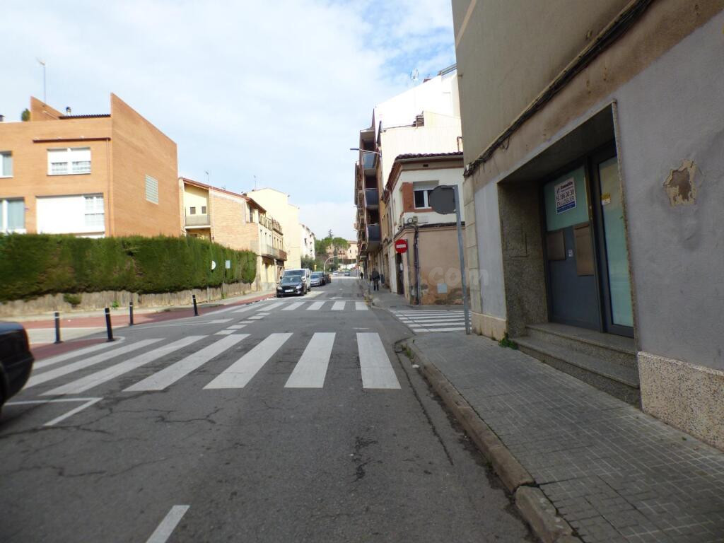 Local comercial esquinero en la carretera de santpedor - foto 4