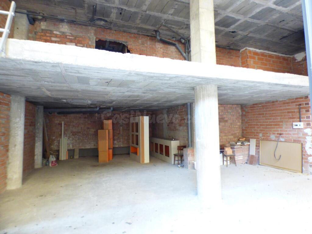 LOCAL EN VENTA CON GRAN APARADOR SITUADO EN UNA ZONA DE PASO