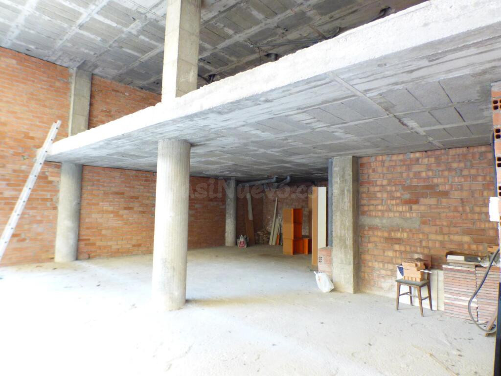 LOCAL EN VENTA CON GRAN APARADOR SITUADO EN UNA ZONA DE PASO - foto 2