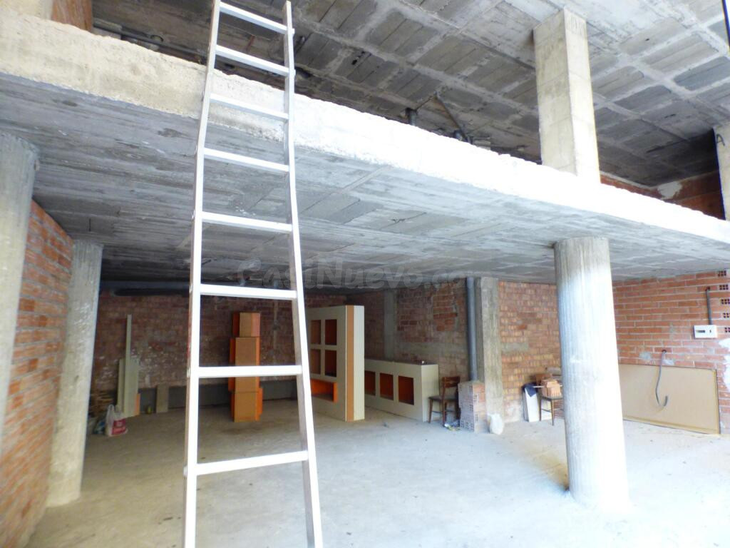 LOCAL EN VENTA CON GRAN APARADOR SITUADO EN UNA ZONA DE PASO - foto 3