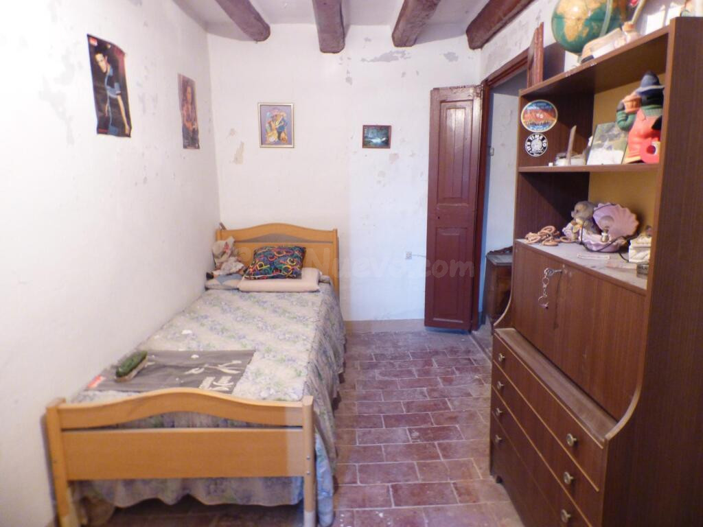 CASA EN ARTÈS PARA REFORMAR PARA GRANDES FAMILIAS O PARA HAC - foto 2
