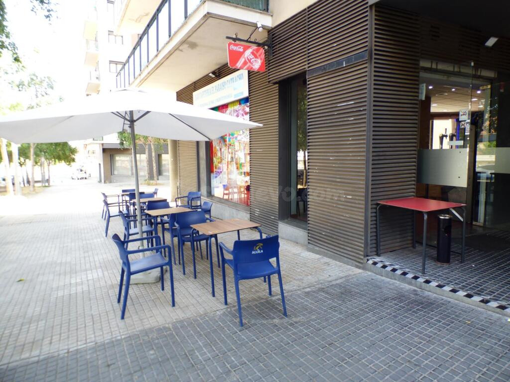 ? Bar cafetería en traspaso – Zona Bases de Manresa, junto a