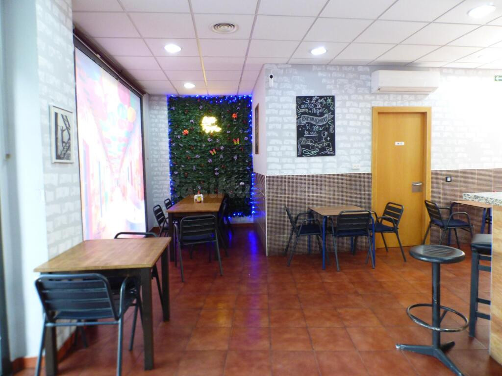 ? Bar cafetería en traspaso – Zona Bases de Manresa, junto a - foto 2