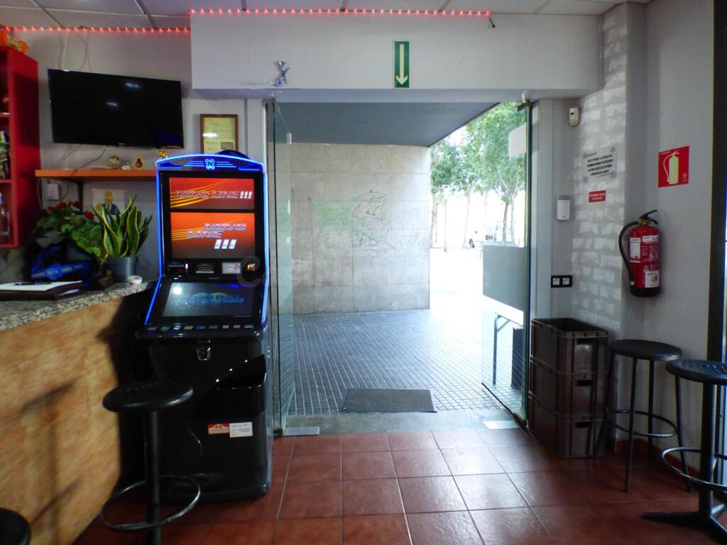 ? Bar cafetería en traspaso – Zona Bases de Manresa, junto a - foto 3