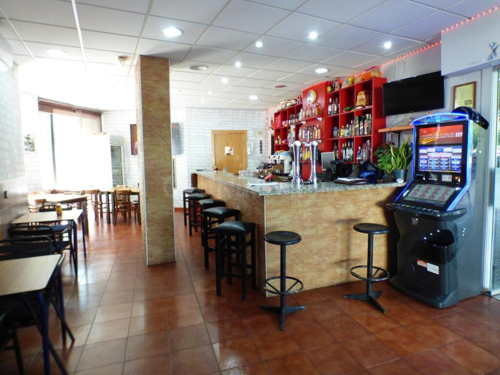 ? Bar cafetería en traspaso – Zona Bases de Manresa, junto a - foto 4