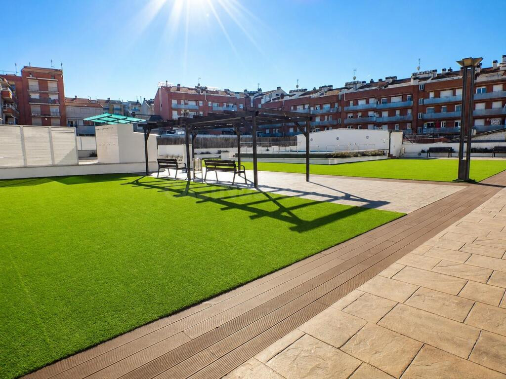 Vivienda exclusiva de 3 habitaciones, seminueva, con piscina - foto 3