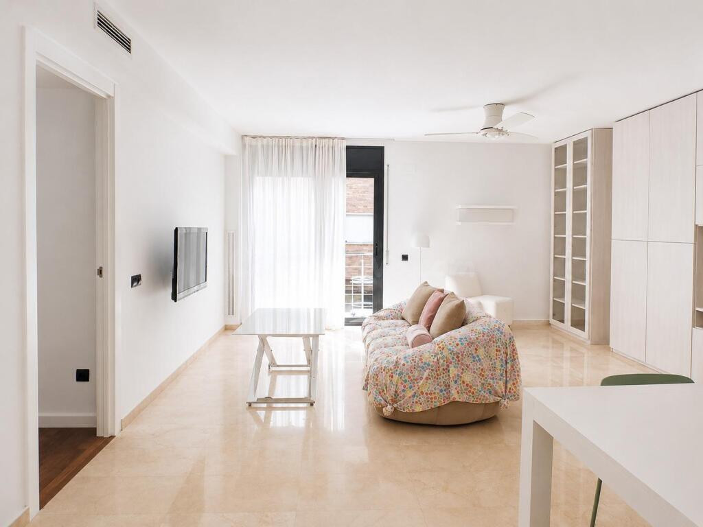 Vivienda exclusiva de 3 habitaciones, seminueva, con piscina - foto 4