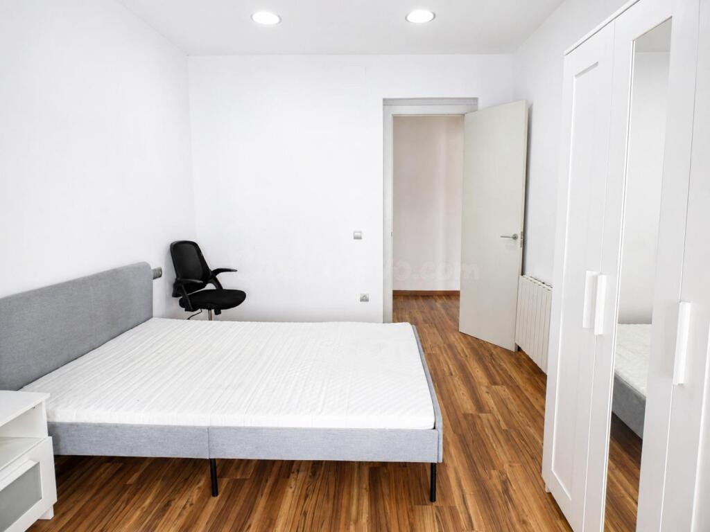 Piso luminoso en el centro de Manresa con gran balcón y asce - foto 5