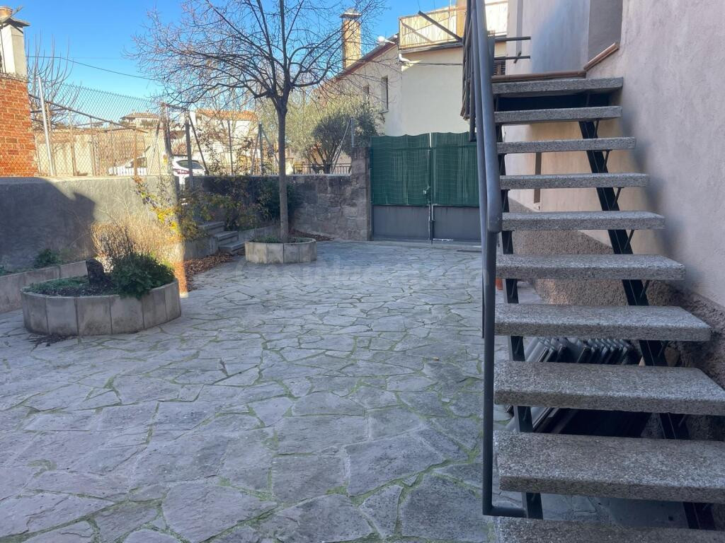 Casa con encanto, terreno adicional y gran potencial en plen - foto 2