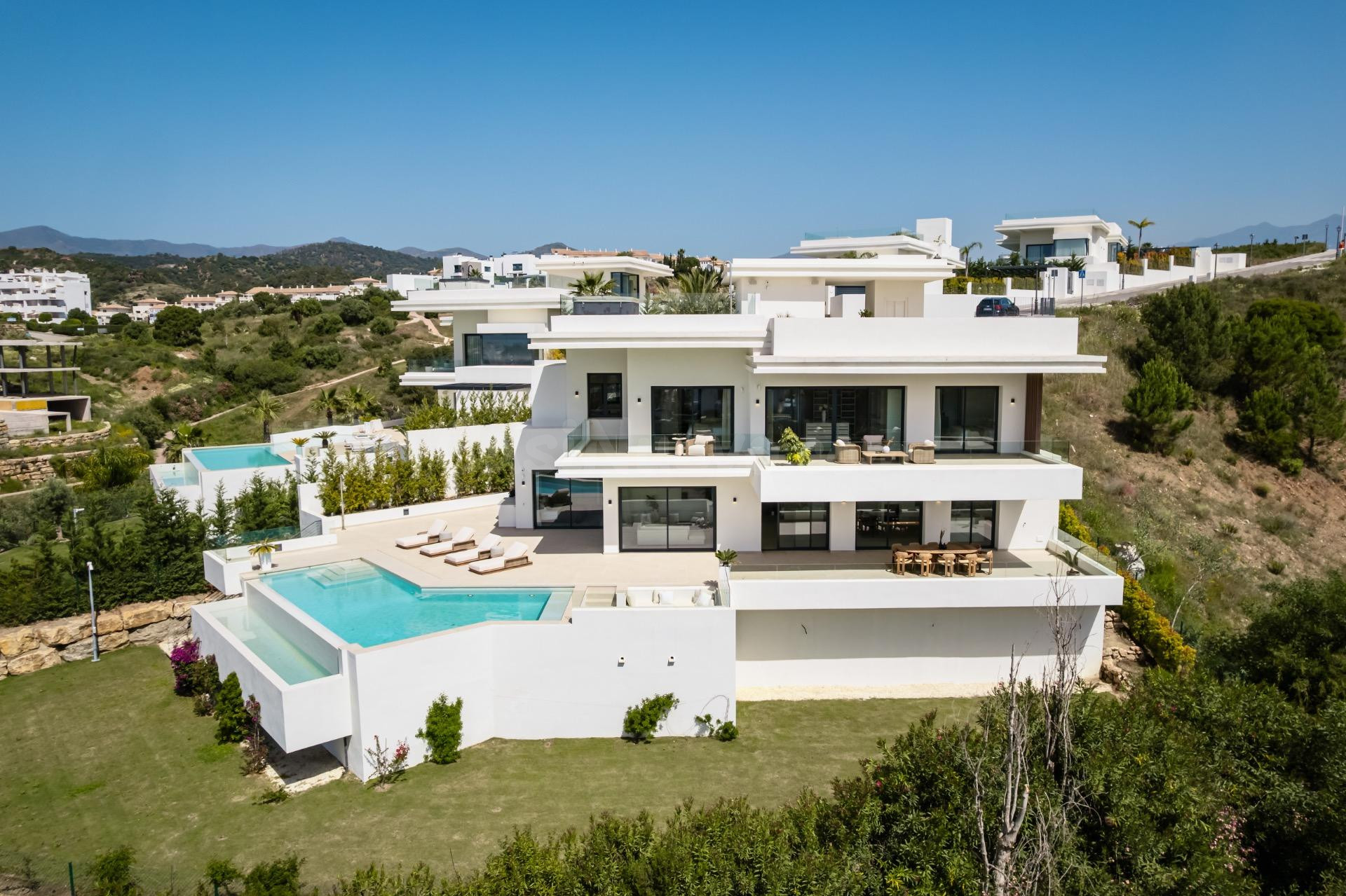 VILLA DE LUJO EN ESTEPONA, URB. LA RESINA GOLF - foto 2