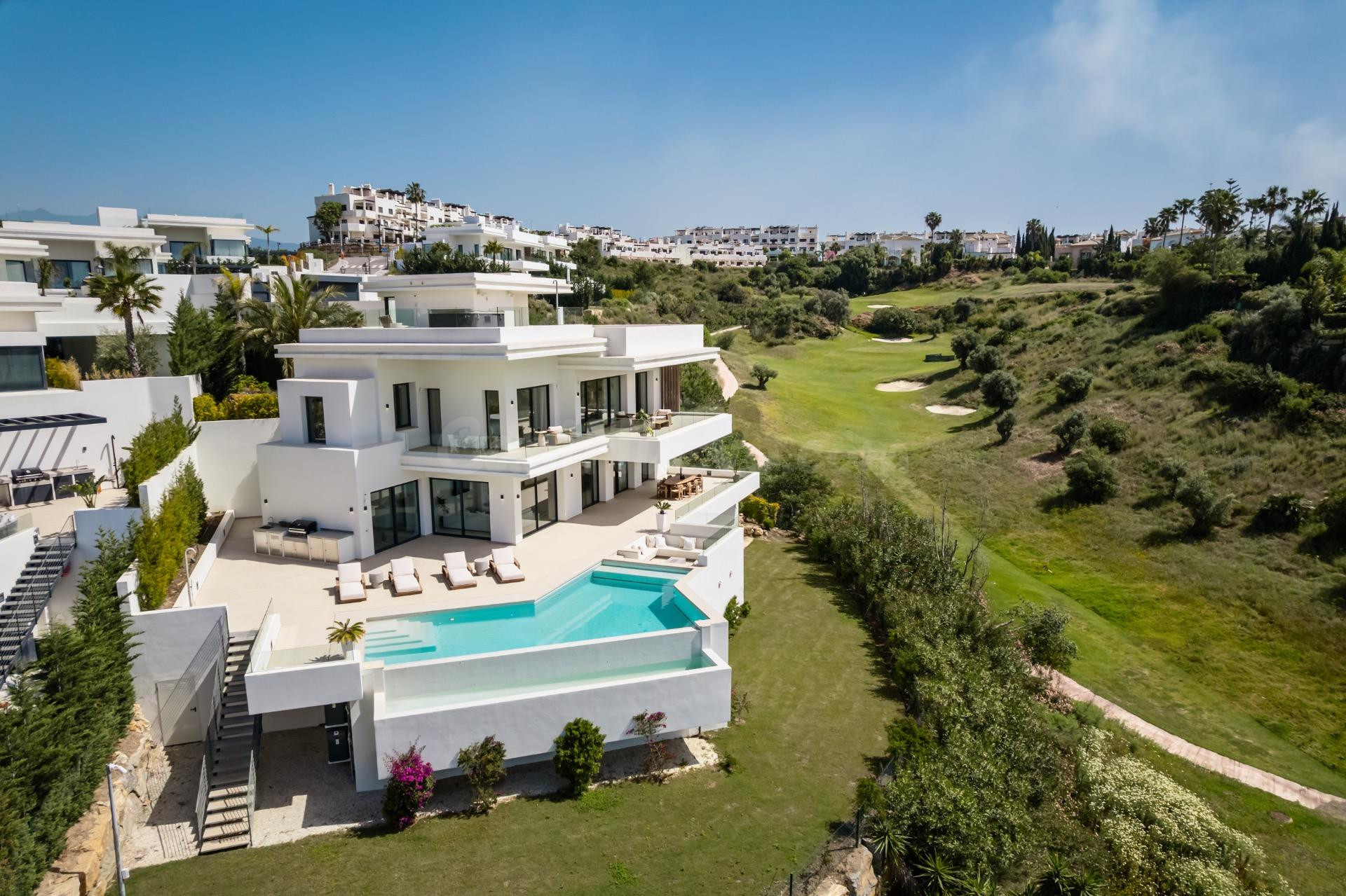 VILLA DE LUJO EN ESTEPONA, URB. LA RESINA GOLF - foto 4