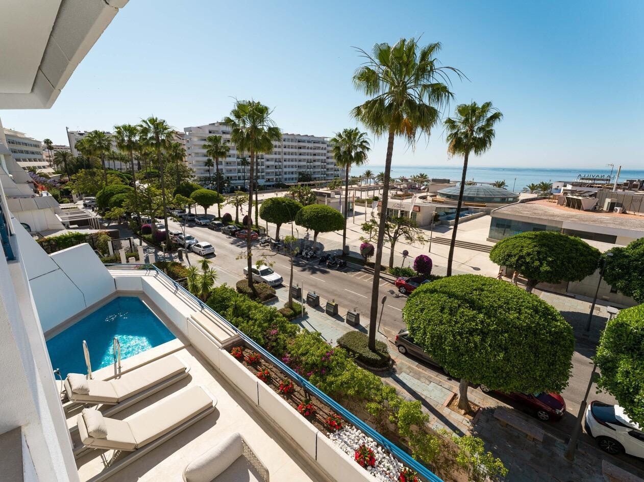 DUPLEX DE LUJO EN MARBELLA EN 2ª LÍNEA DE PLAYA, CENTRO
