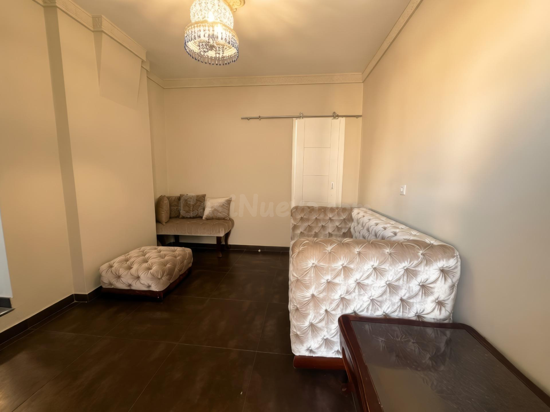 ¡CHALET PAREADO EN LOS BARRIOS CON JARDÍN! - foto 3