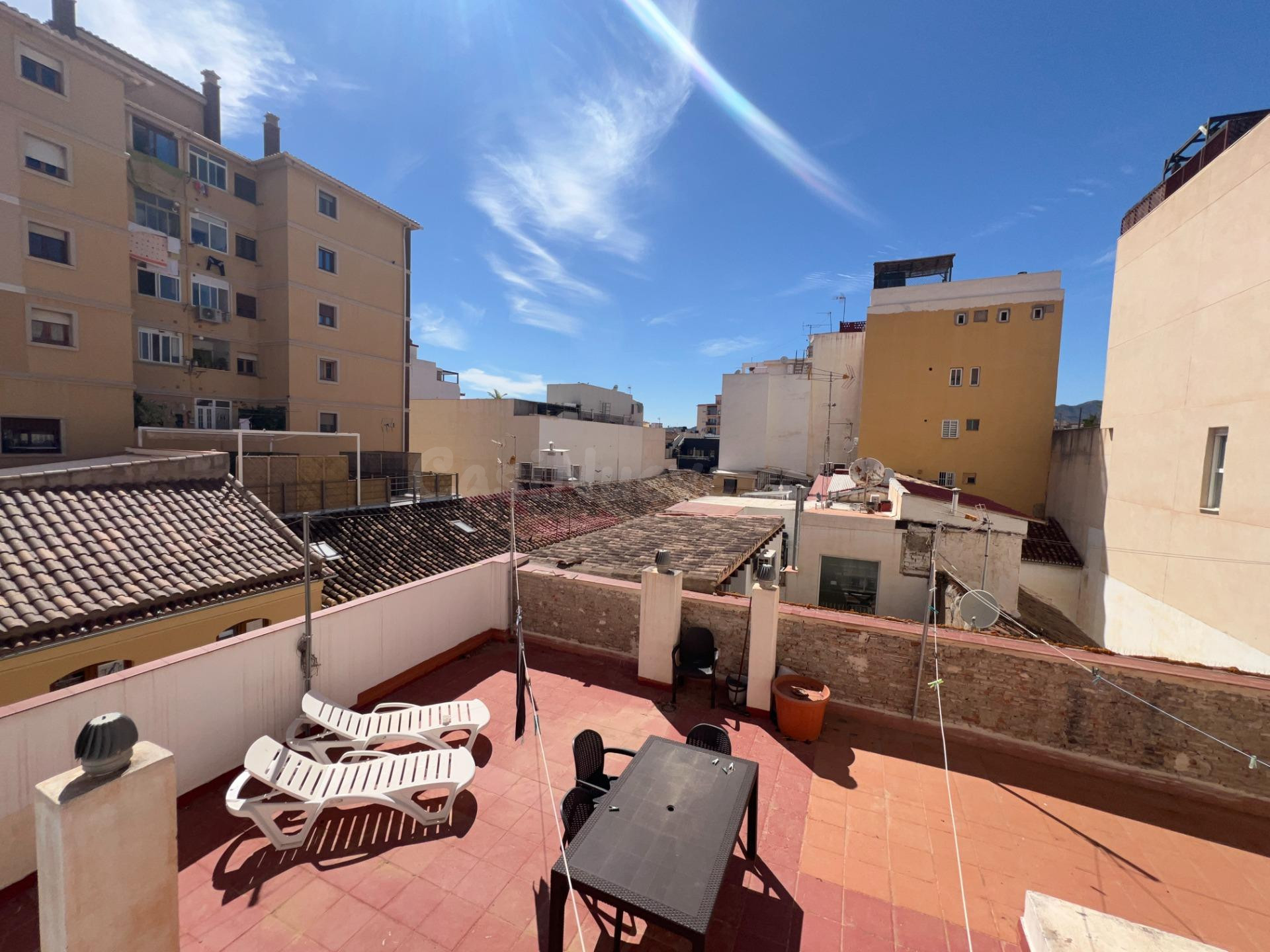 Rentabilidad Inmediata en el Centro Histórico de Málaga: Lote de 4 Apartamentos Turísticos con Azotea Exclusiva