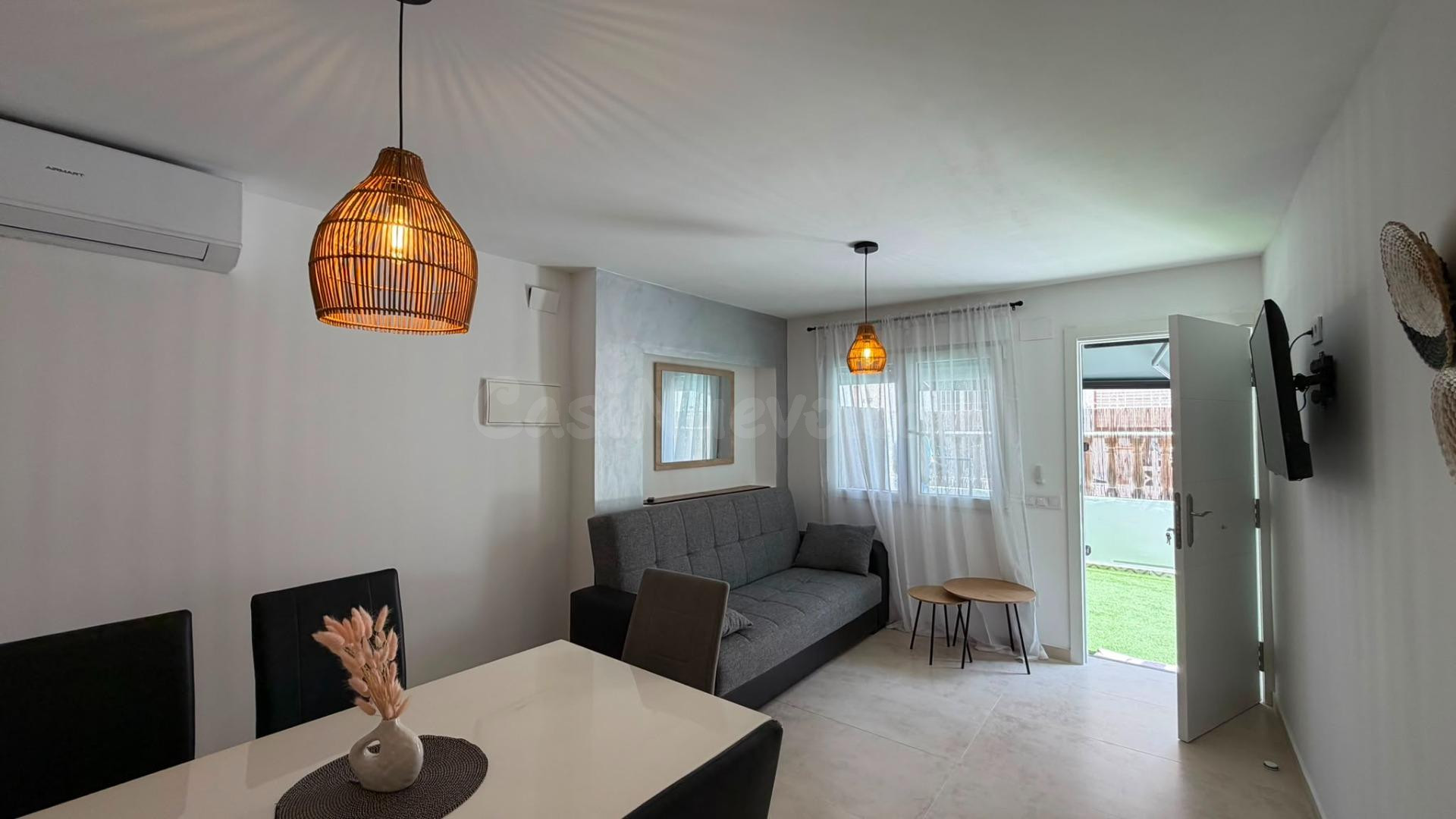 BUNGALOW BAJO DE 2 HAB Y 1 BAÑO REFORMADO A 50M DE LA PLAYA DE LOS NÁUFRAGOS