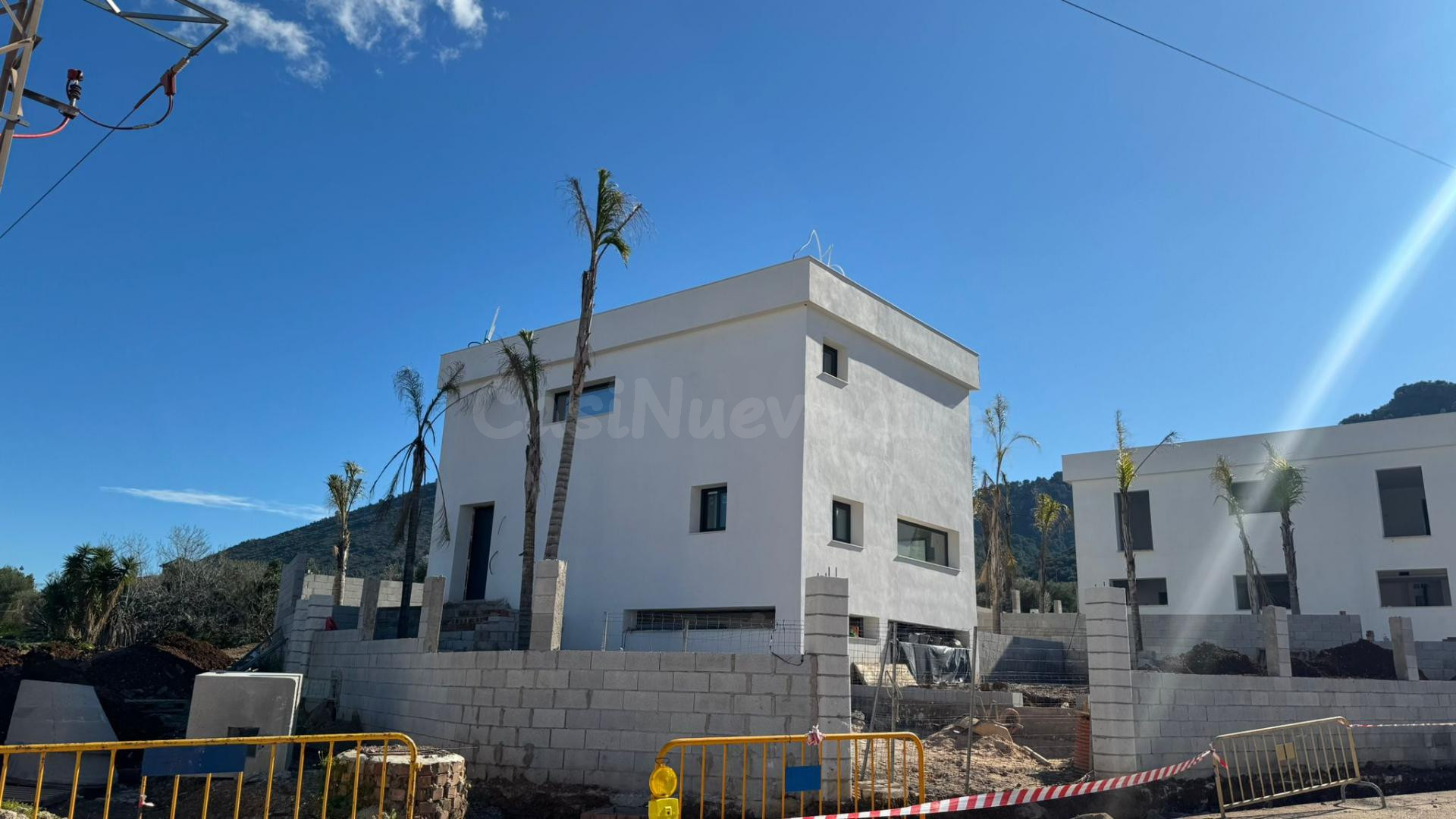 Chalet pareado moderno con piscina privada y semisótano en A - foto 5