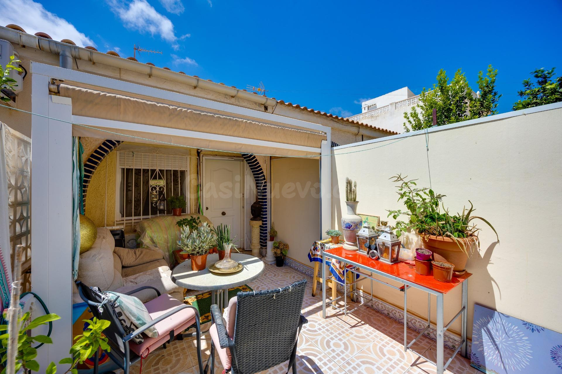 Bungalow sin vecinos arriba de 1 dormitorio con patio en Nue - foto 2