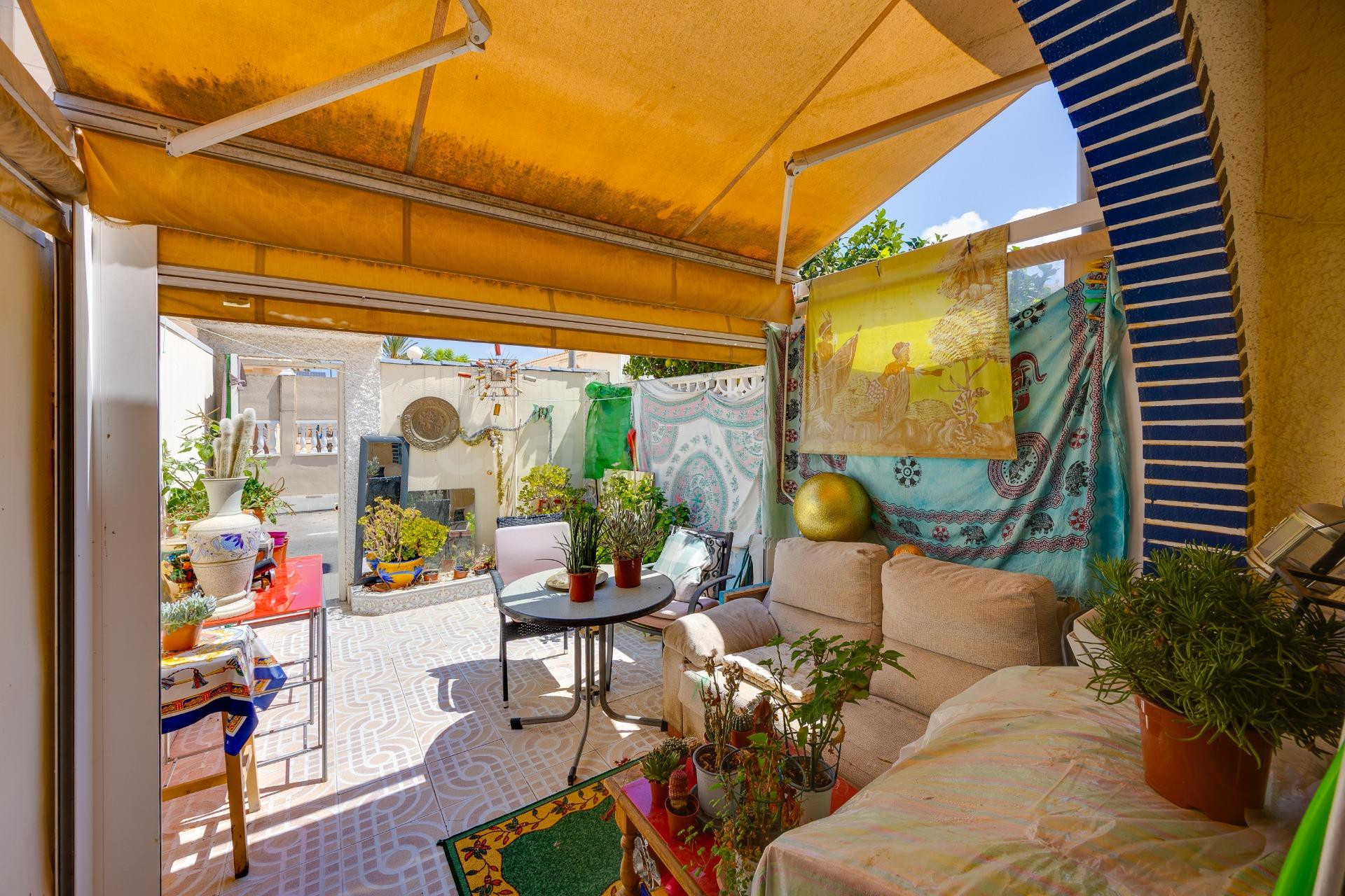 Bungalow sin vecinos arriba de 1 dormitorio con patio en Nue - foto 3