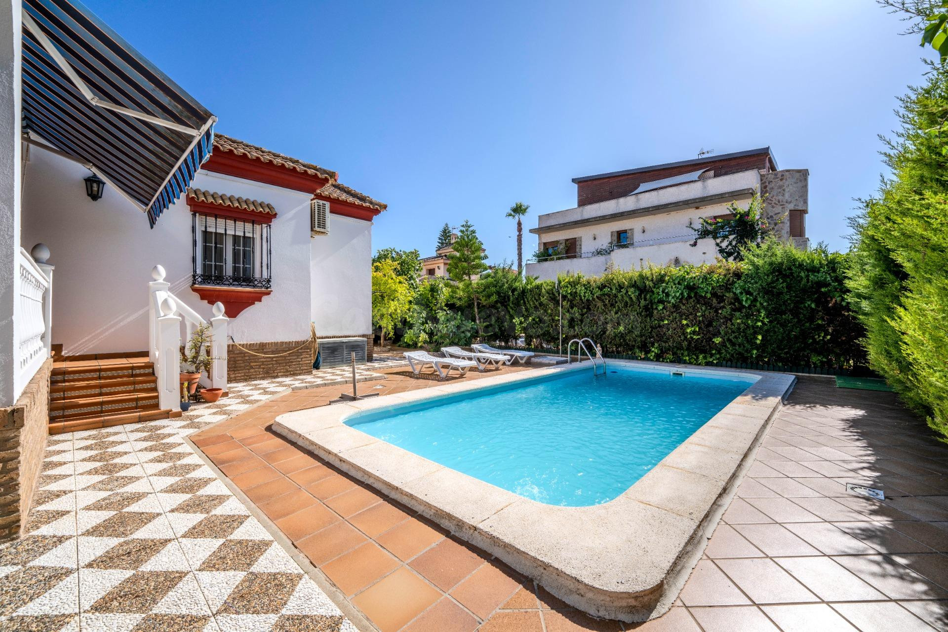 CHALET INDEPENDIENTE CON PISCINA PRIVADA, JARDÍN Y GARAJE EN - foto 3
