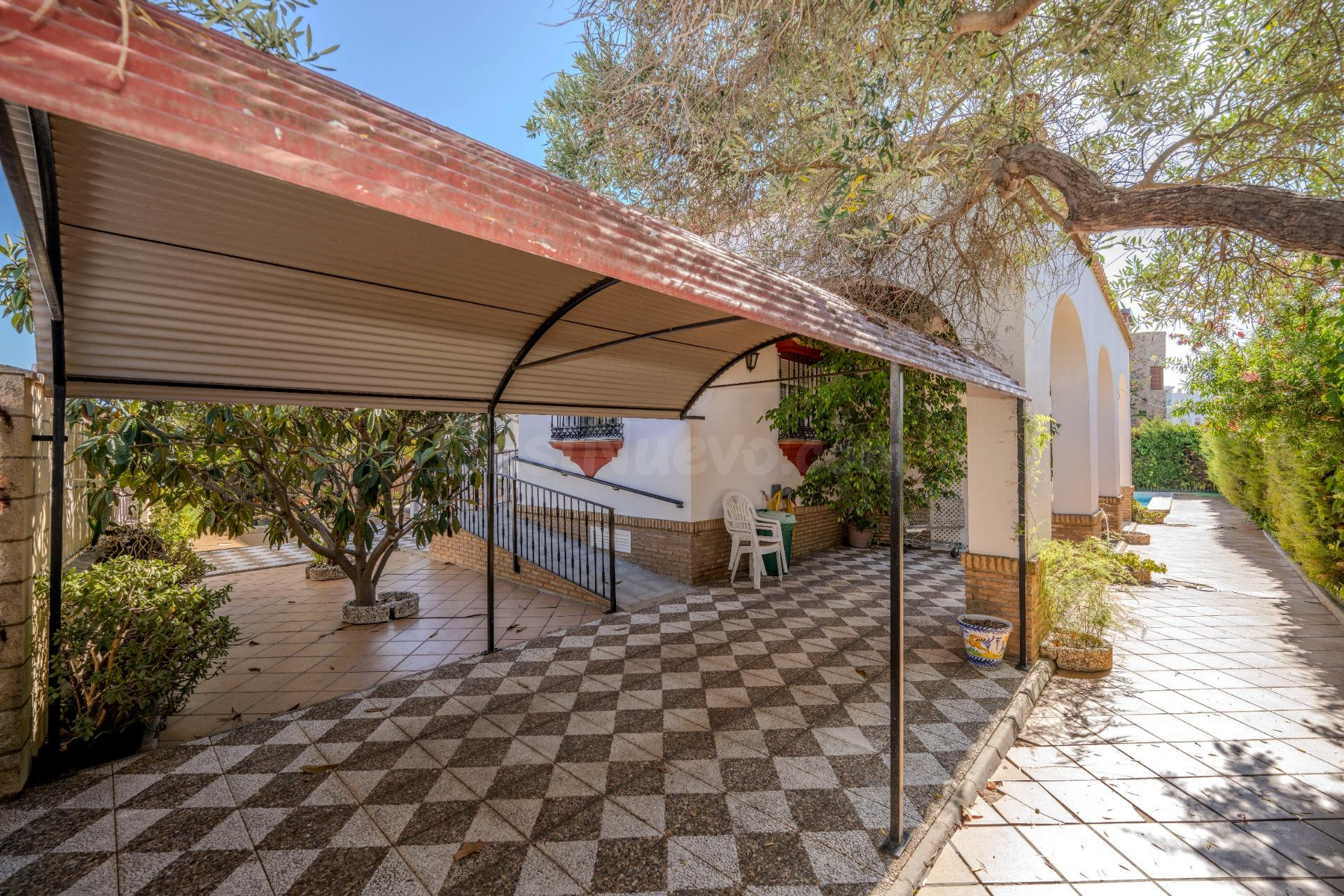 CHALET INDEPENDIENTE CON PISCINA PRIVADA, JARDÍN Y GARAJE EN - foto 4