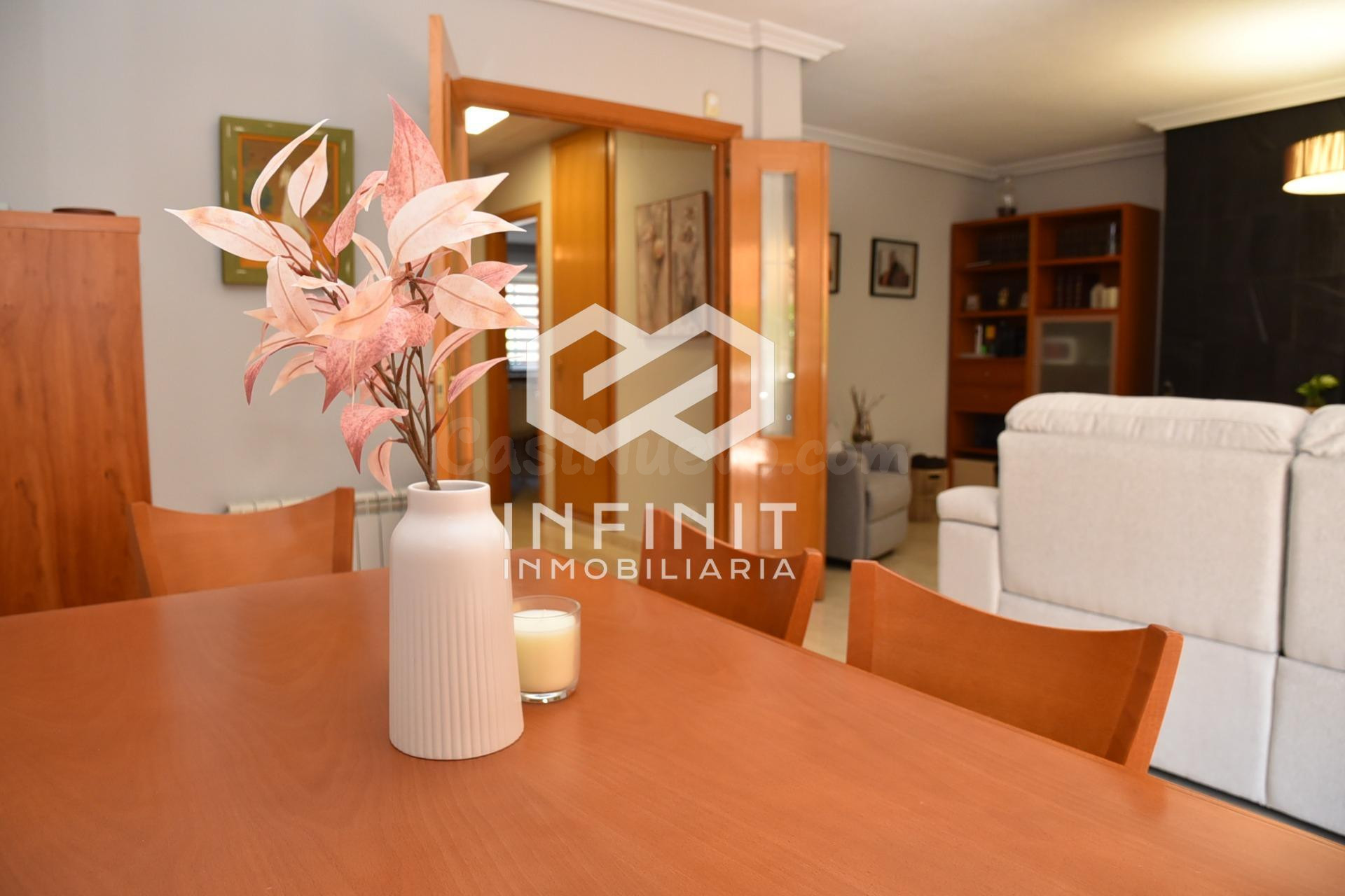 ¡PEDAZO DE CASA! ADOSADO CON PISCINA, JARDÍN Y ESPACIO PARA  - foto 4