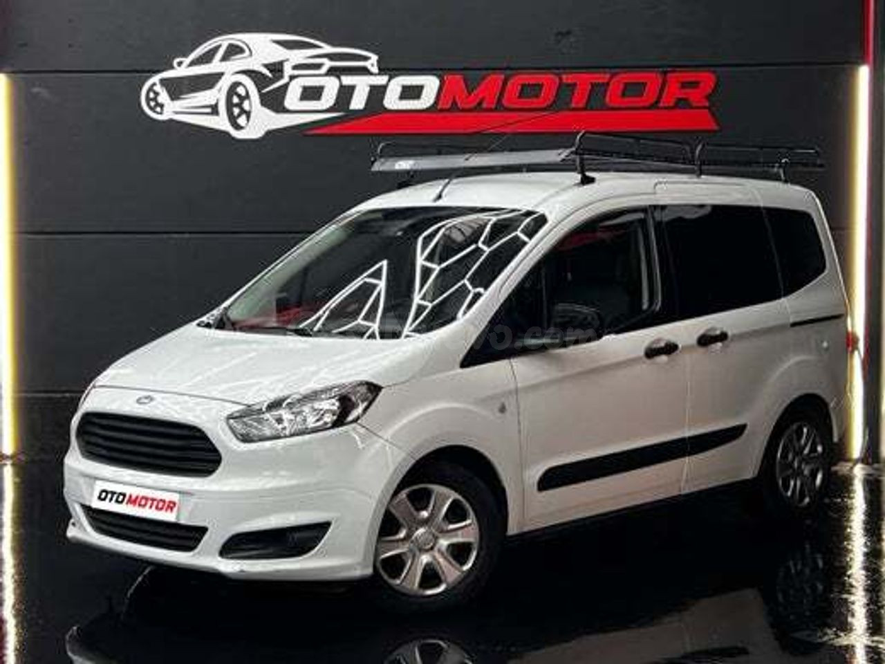 Ford Tourneo Courier 1.5 TDCi 95CV Brunete - Oferta fiable y rápida