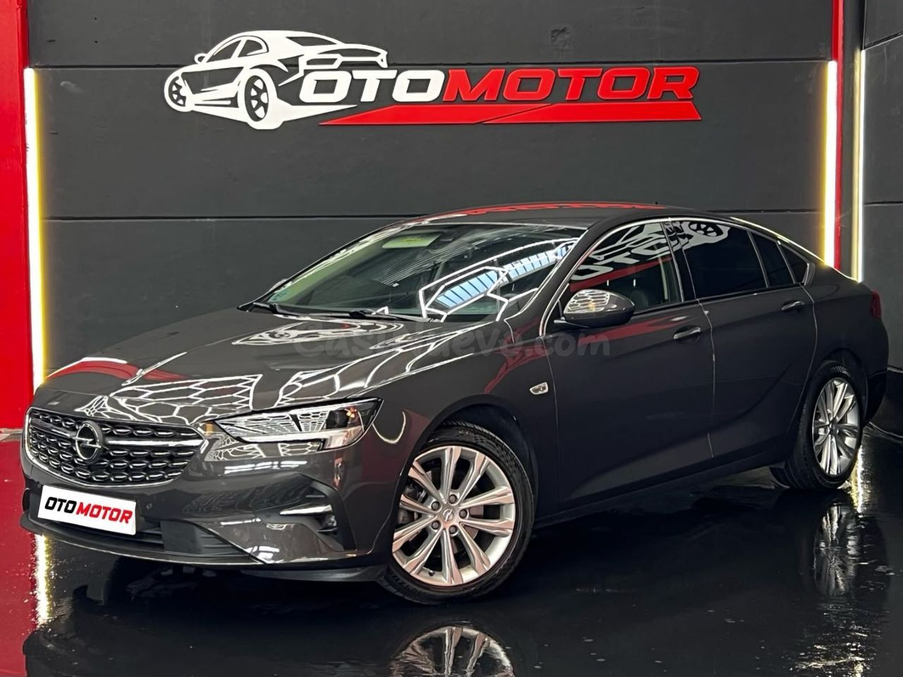 Opel Insignia Grand Sport 2.0D Automático - Brunete