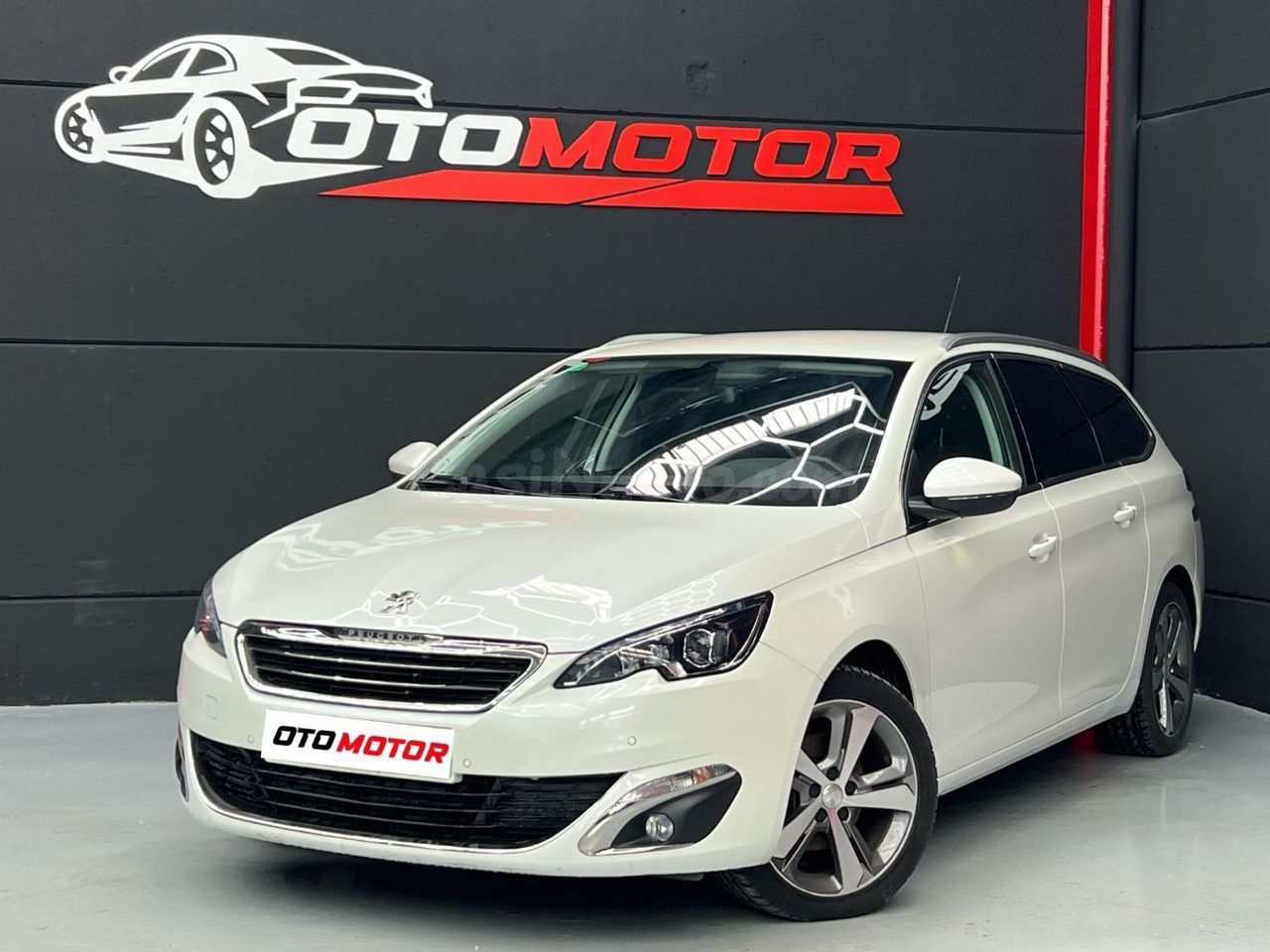 Peugeot 308 SW Allure 1.2 PureTech 96KW en Brunete - Oferta con entrega inmediata