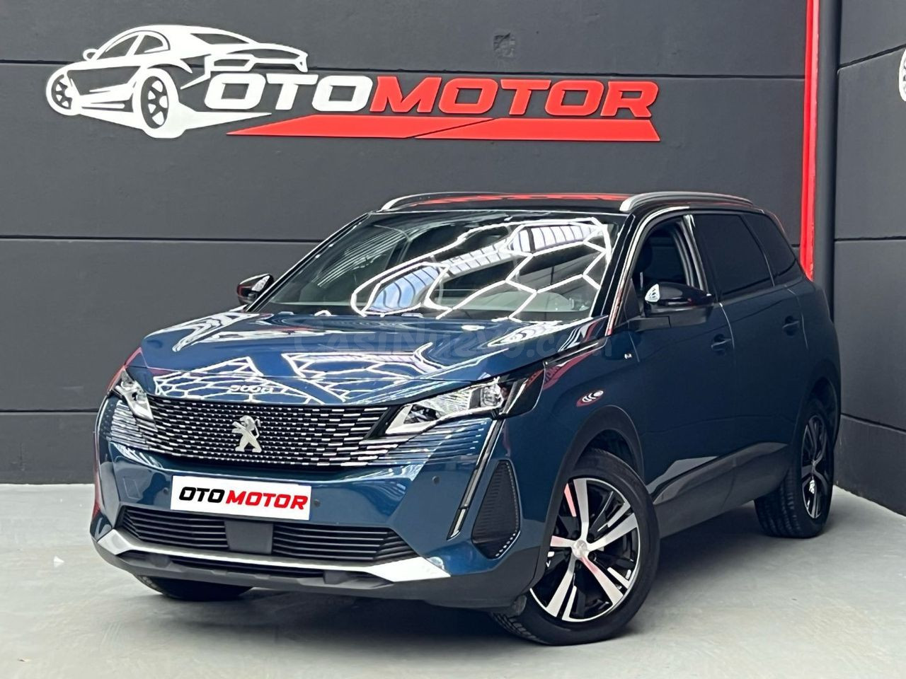 Peugeot 5008 1.5 BlueHDi 96kW SS GT Automático Brunete
