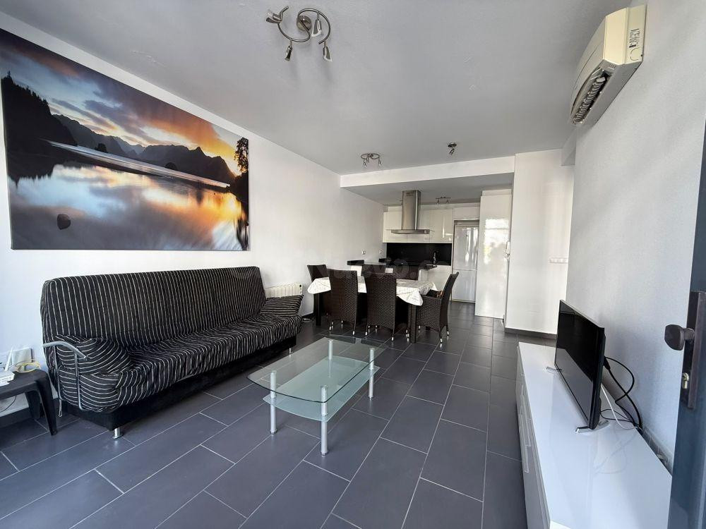 CASA DE UNA PLANTA CON SOLARIUM PRIVADO Y PISCINA | CERCA DE - foto 5