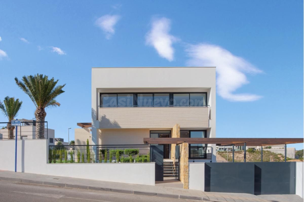 Villa 4 habitaciones 196m² en venta - Zona Pueblo